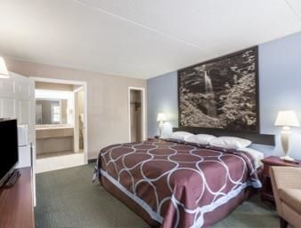 Super 8 By Wyndham Kingston Hotel Стая снимка